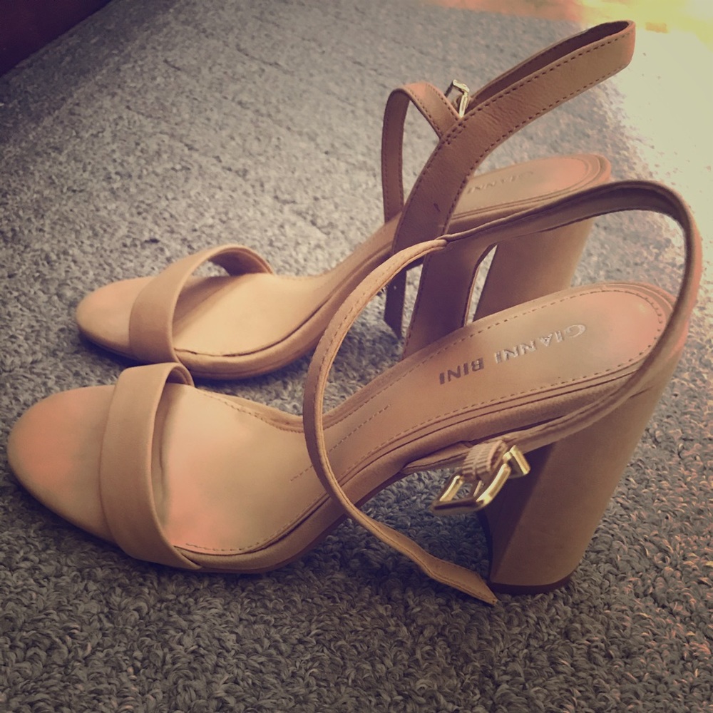 Gianni Bini block heels